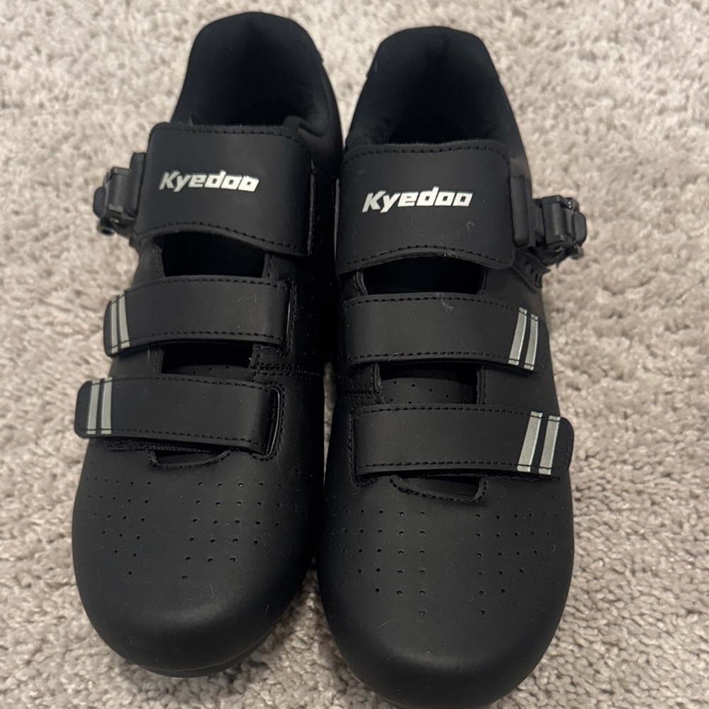 Men cycle shoes